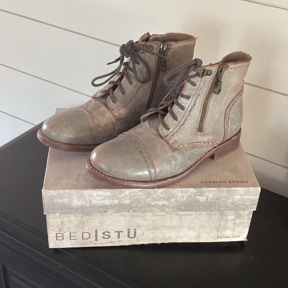 BED|STU Distressed Gray Leather Boots